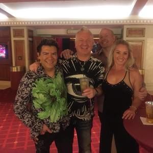 Meet your Posher, Theo